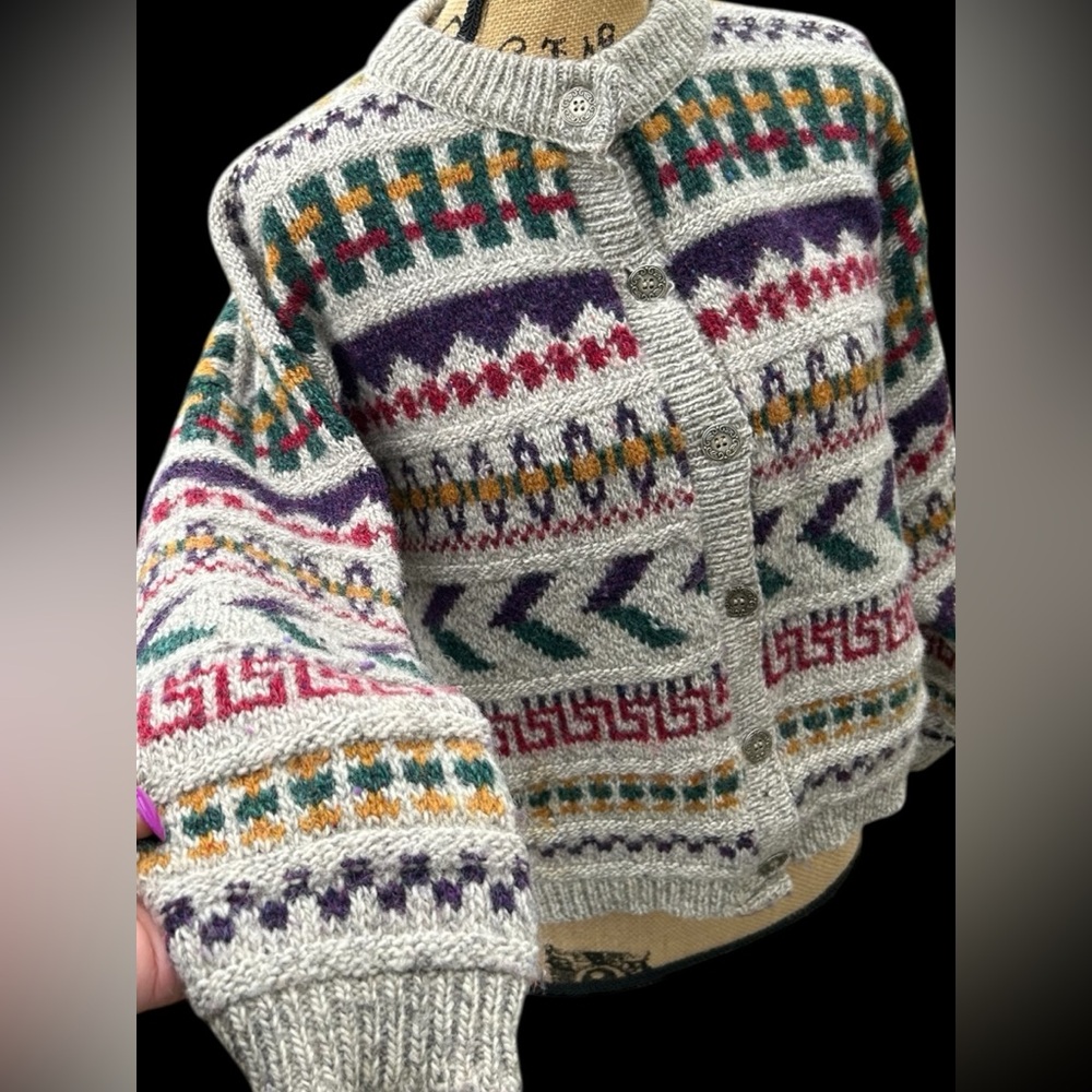 100%Wool Button-Up Sweater
Large
Woven, (multi colored) Cardigan